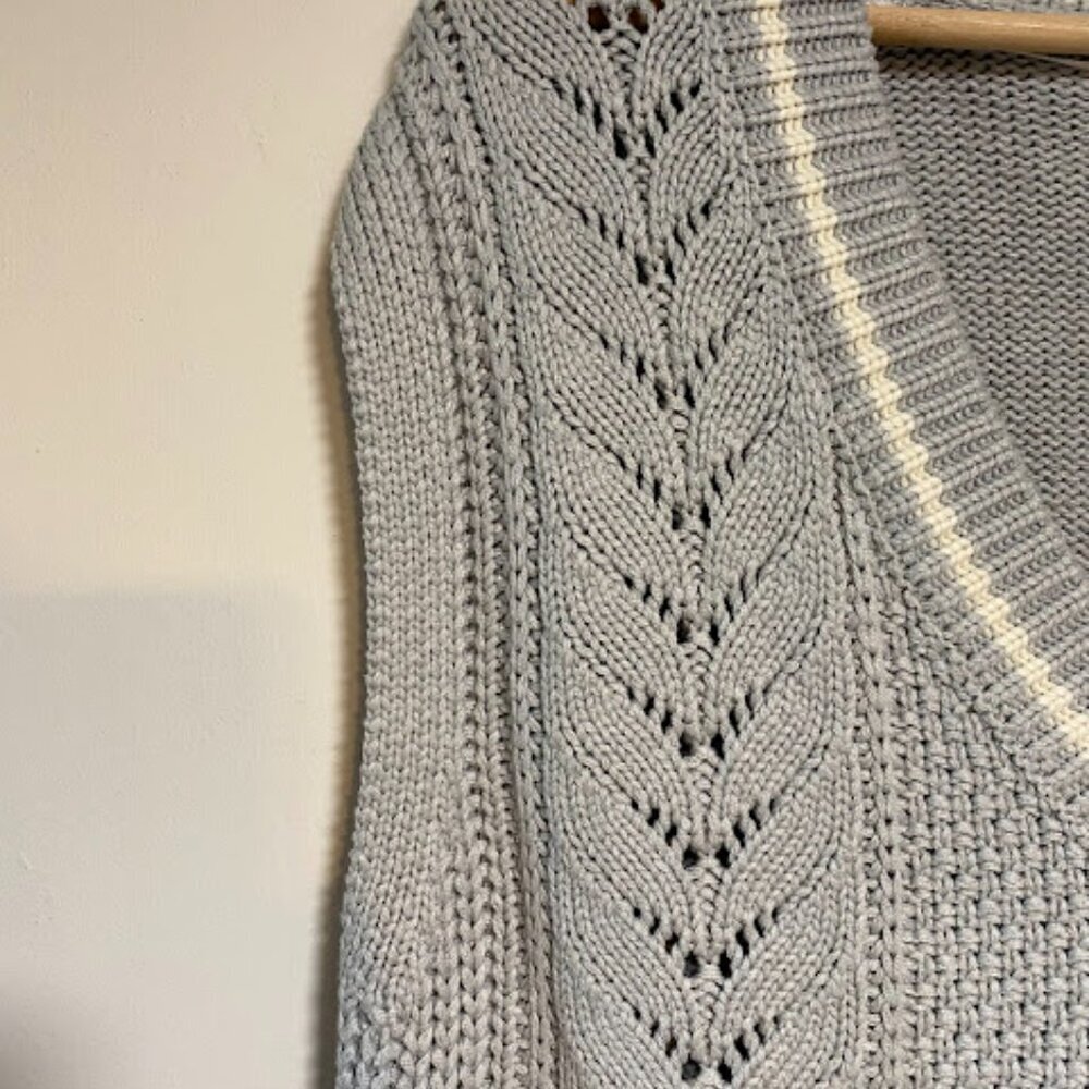 GU V-Neck Pointelle Women's Light Blue White Knit Sweater Vest Size S - Picture 5 of 10